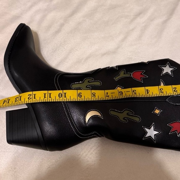 No Boundaries Women's Novelty Western Boots - Picture 2 of 10